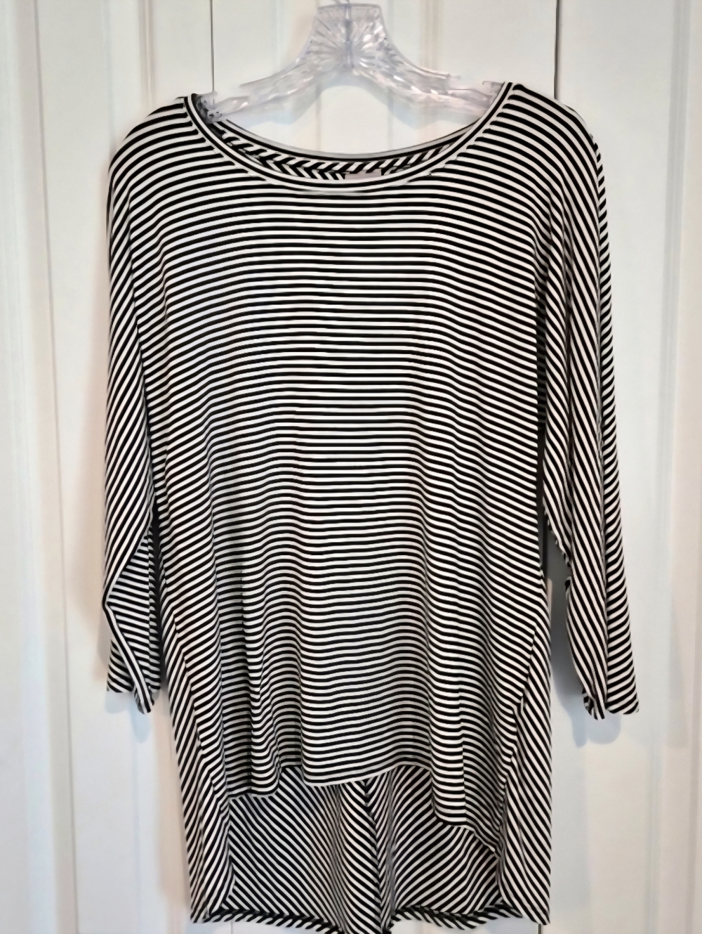 Chico’s Black White Striped Stretch Knit Top High Low Hem Chevron Back Size 1